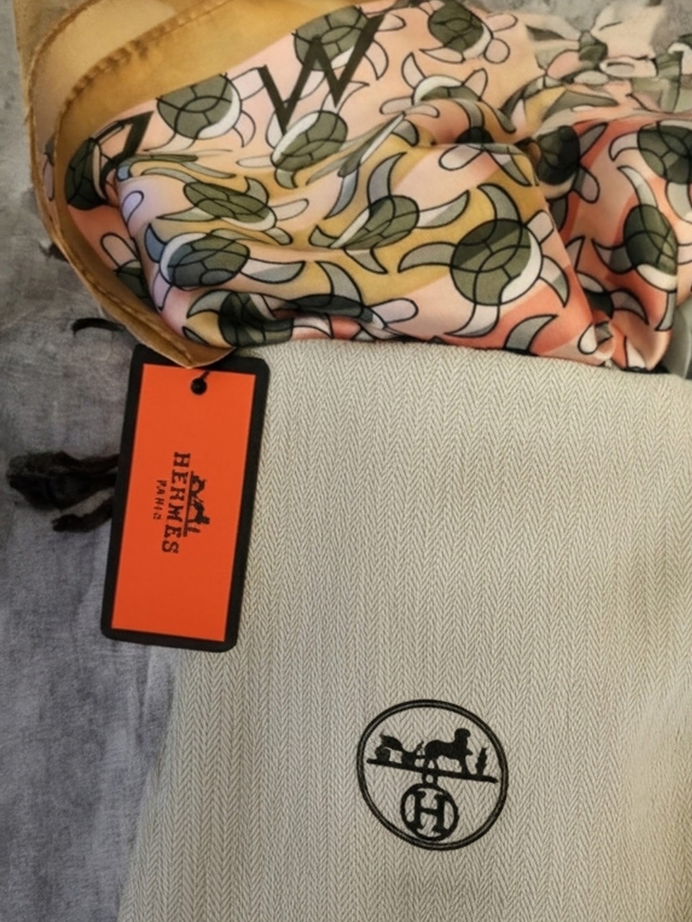Hermes Pink & Gray Sea Turtle Silk Scarf - Picture 4 of 10